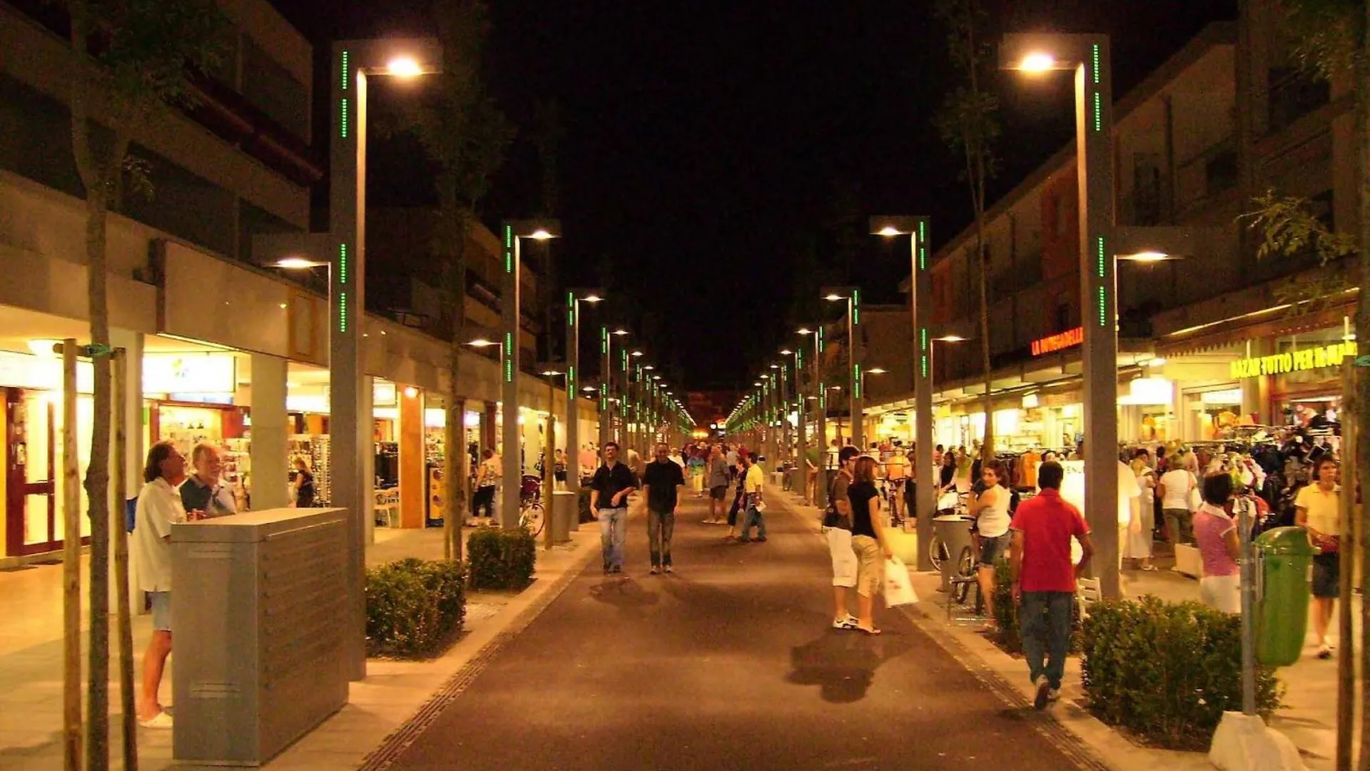 Nice Flat For 6 Guests With Private Garden Bibione