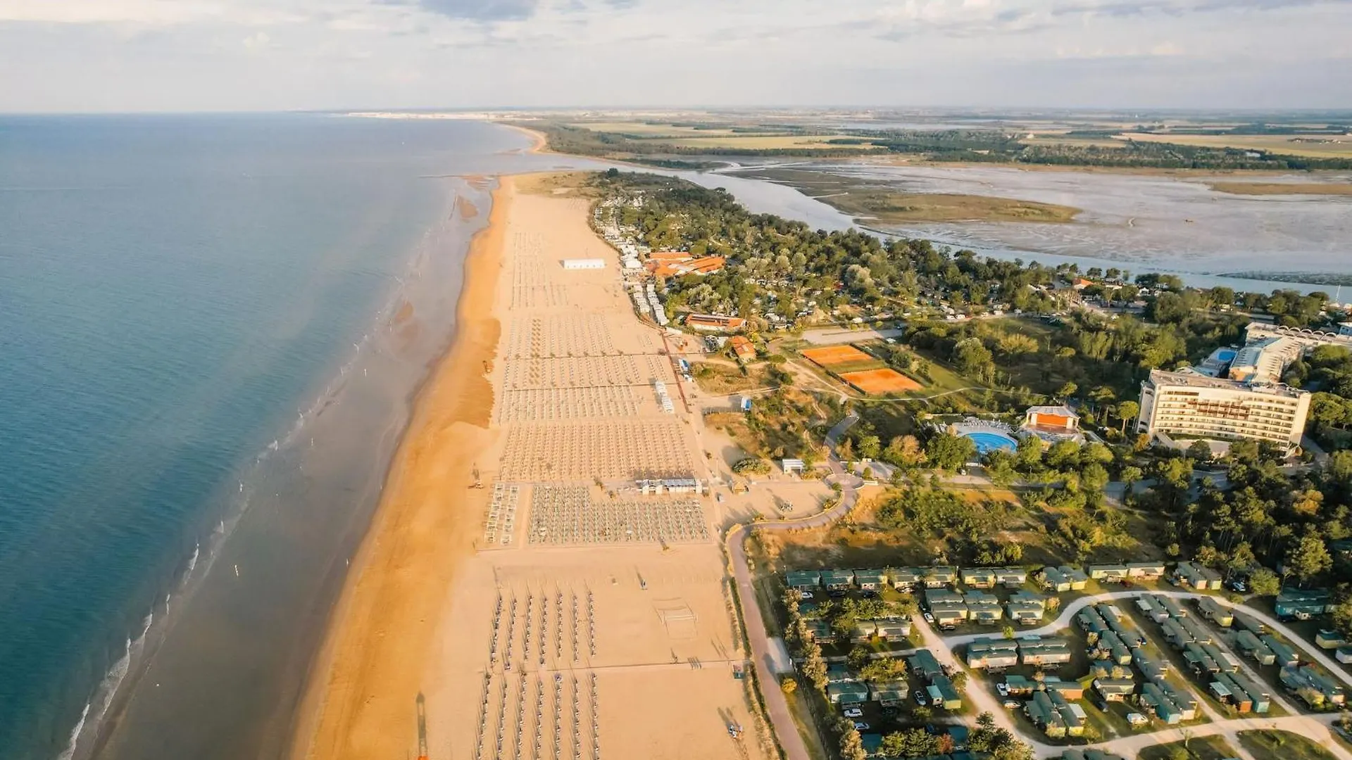 Nice Flat For 6 Guests With Private Garden Bibione Italien